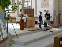 Familiengottesdienst mit den Kommunionkindern (Foto: Karl-Franz Thiede)